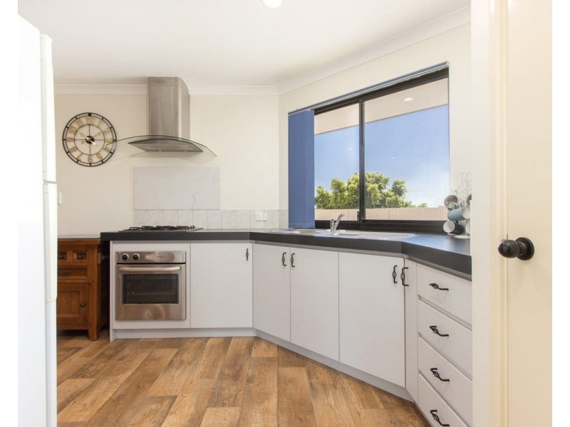 10 Fitzsimmonds Place, Leda WA 6170