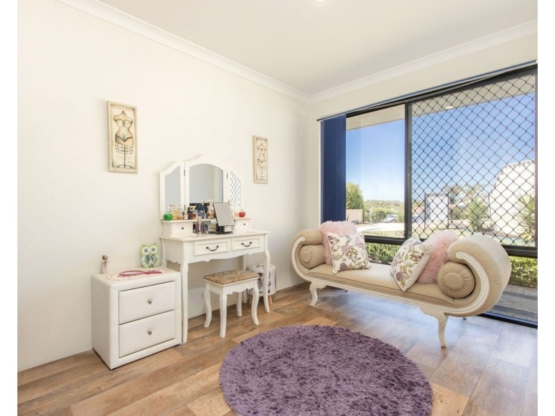 10 Fitzsimmonds Place, Leda WA 6170