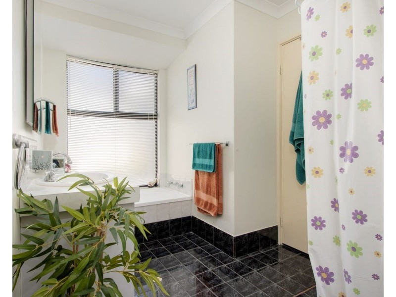 10 Fitzsimmonds Place, Leda WA 6170