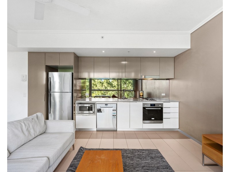 30310/2 Harbour Road, Hamilton QLD 4007