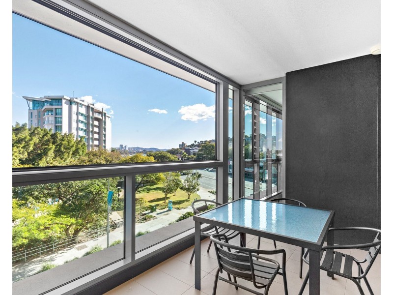 30310/2 Harbour Road, Hamilton QLD 4007