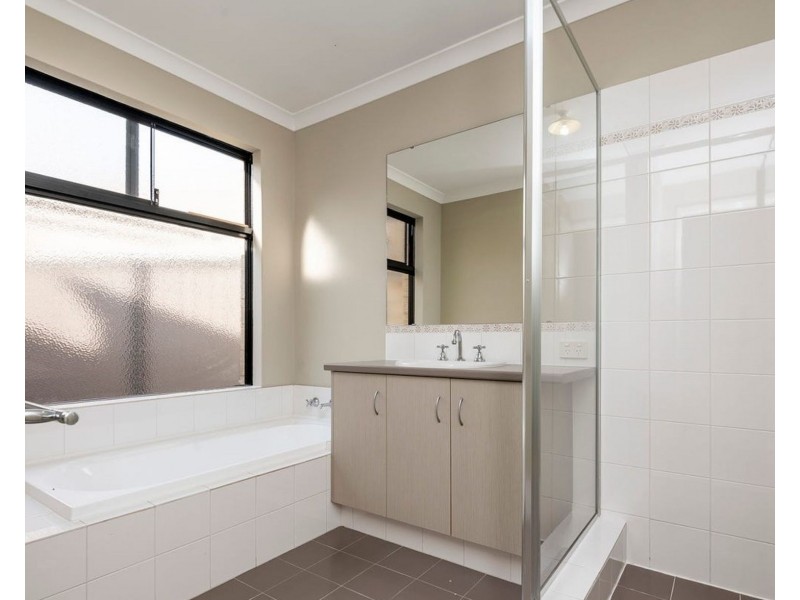 50 Erade Drive, Piara Waters WA 6112