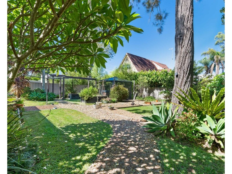 38 Albatross Road, Berkeley Vale NSW 2261