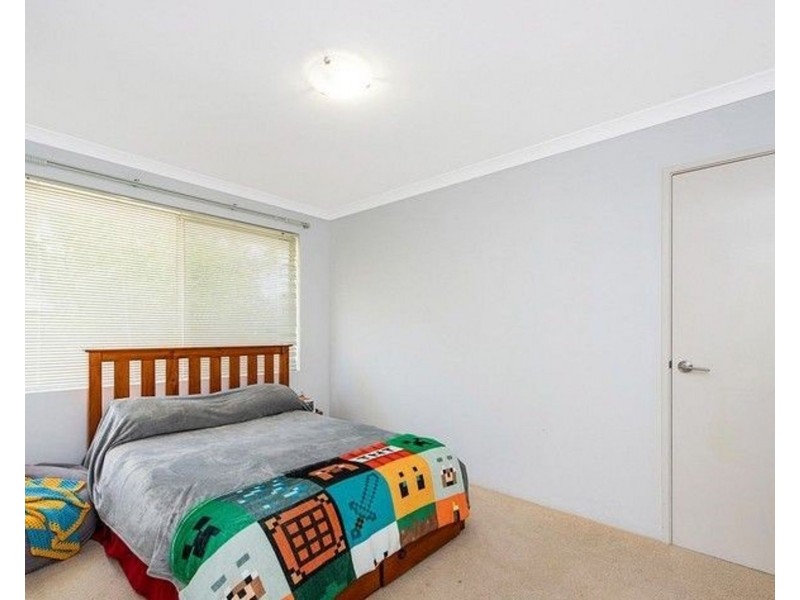 17 Marsdenia Road, Halls Head WA 6210