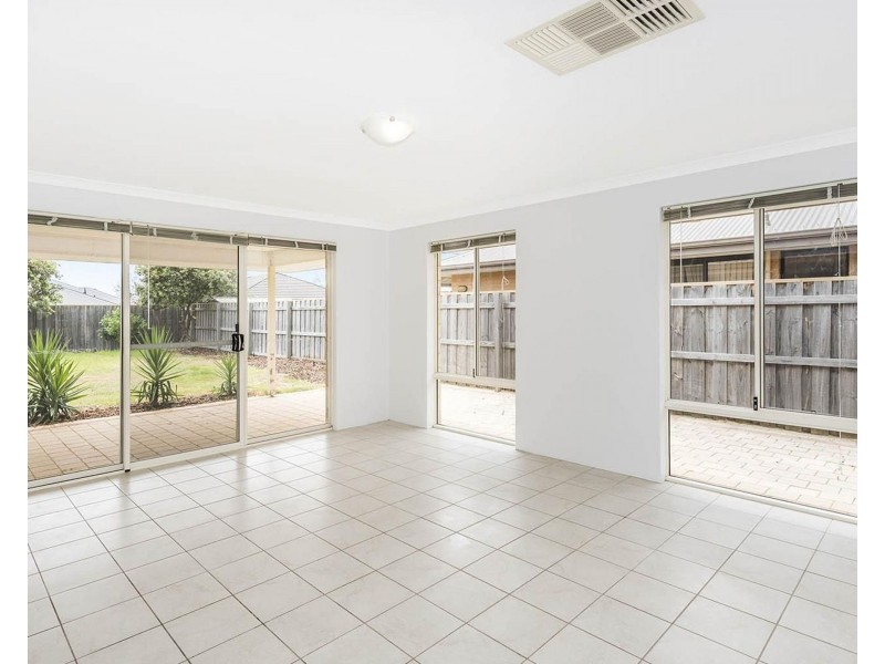 17 Marsdenia Road, Halls Head WA 6210