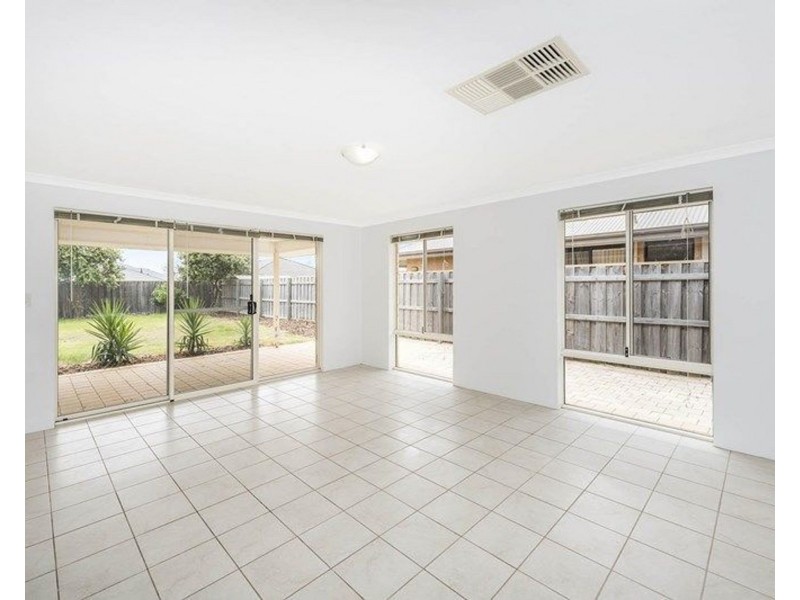 17 Marsdenia Road, Halls Head WA 6210