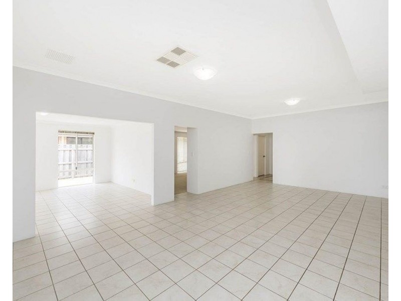 17 Marsdenia Road, Halls Head WA 6210