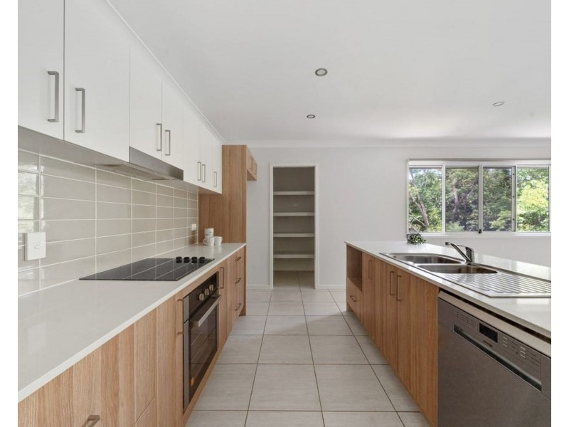 16 Henderson Road, Everton Hills QLD 4053