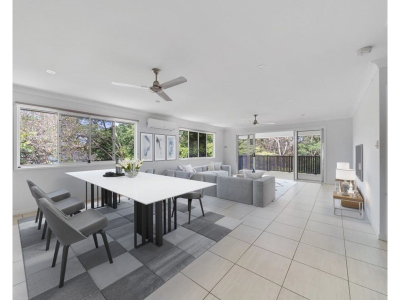 16 Henderson Road, Everton Hills QLD 4053