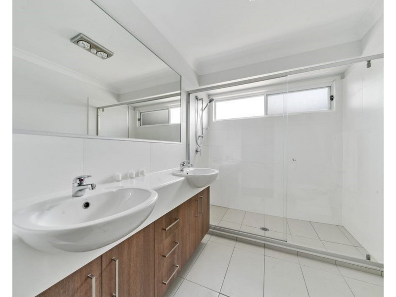 16 Henderson Road, Everton Hills QLD 4053