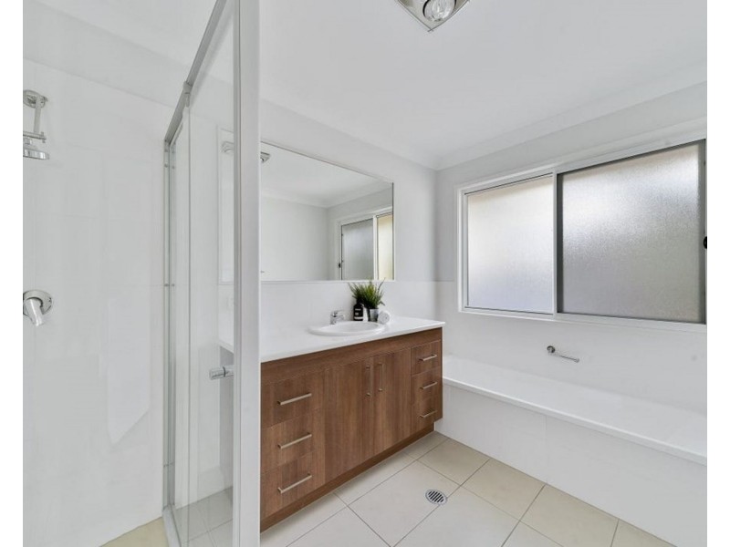 16 Henderson Road, Everton Hills QLD 4053