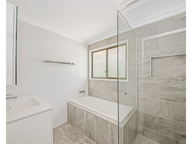 18 Rogers Parade West, Everton Hills QLD 4053