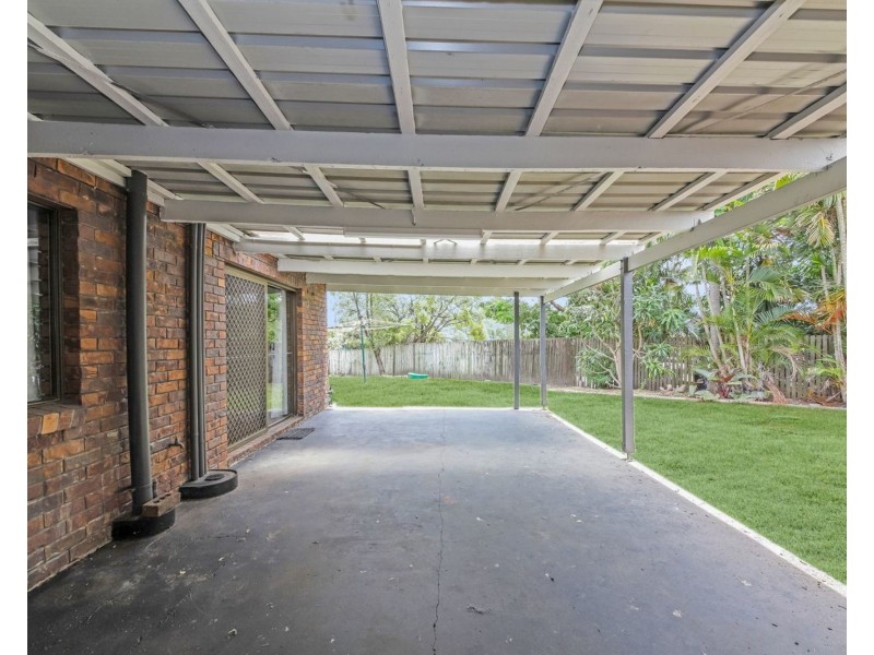 18 Rogers Parade West, Everton Hills QLD 4053