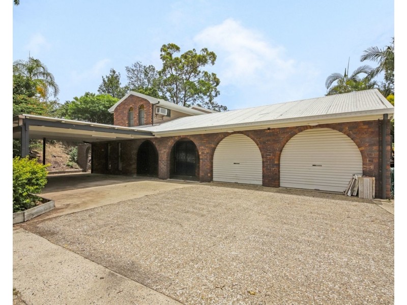 18 Rogers Parade West, Everton Hills QLD 4053