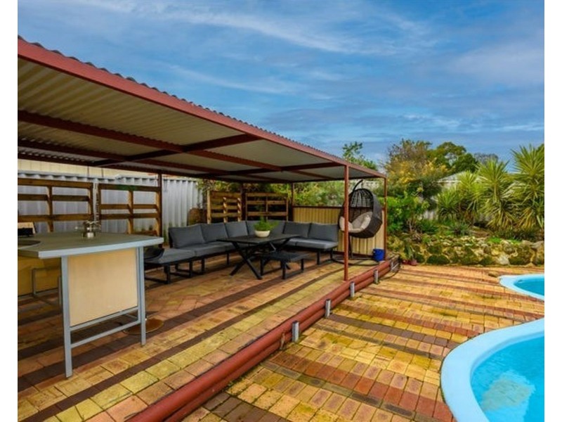 5 Simmons Loop, Parmelia WA 6167
