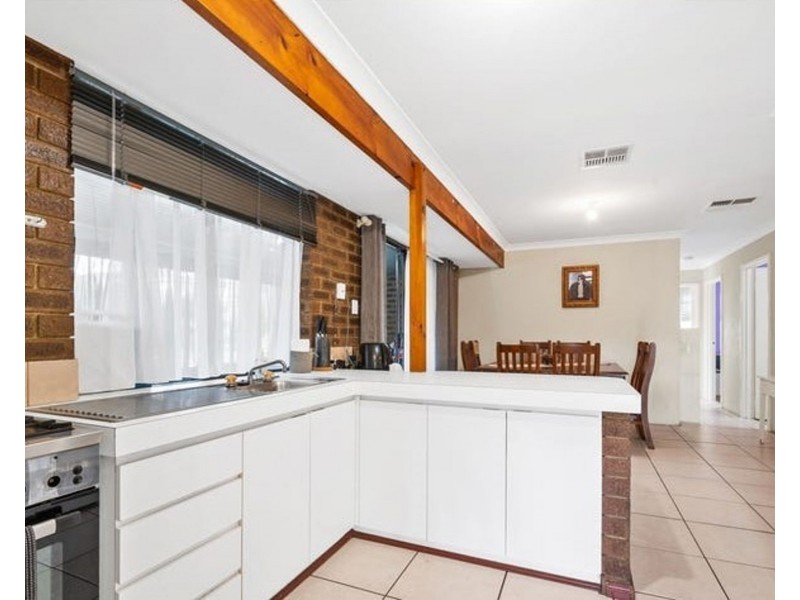 5 Simmons Loop, Parmelia WA 6167