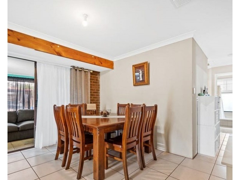 5 Simmons Loop, Parmelia WA 6167