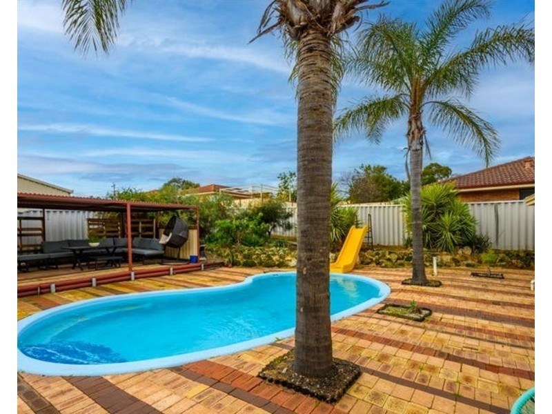 5 Simmons Loop, Parmelia WA 6167