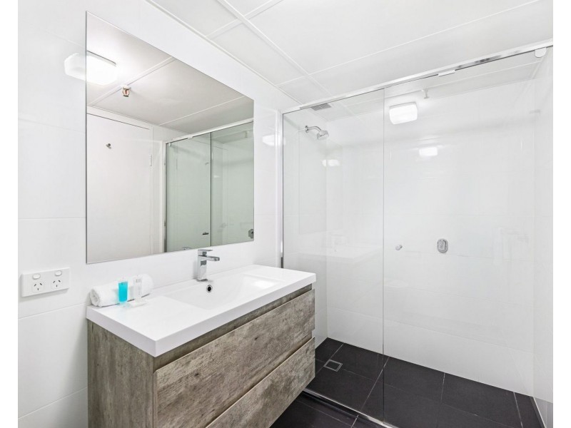 92/114 The Esplanade, Surfers Paradise QLD 4217