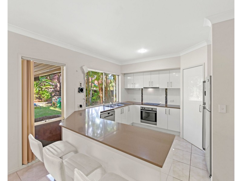 5 Napier Court, Pacific Pines QLD 4211