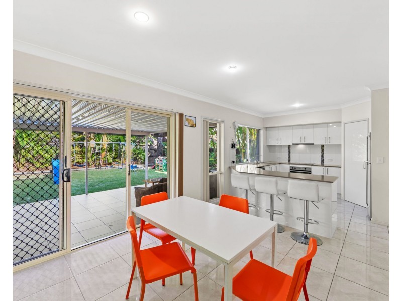 5 Napier Court, Pacific Pines QLD 4211