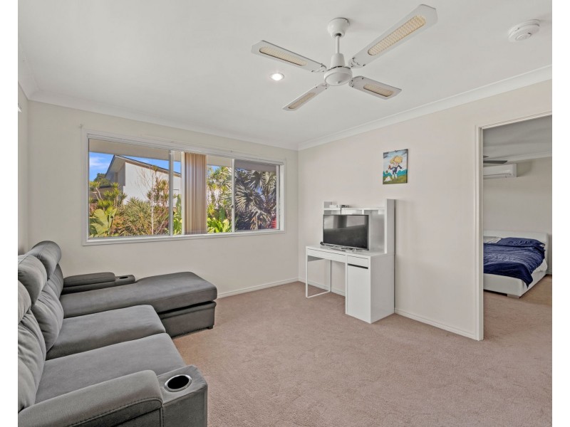 5 Napier Court, Pacific Pines QLD 4211