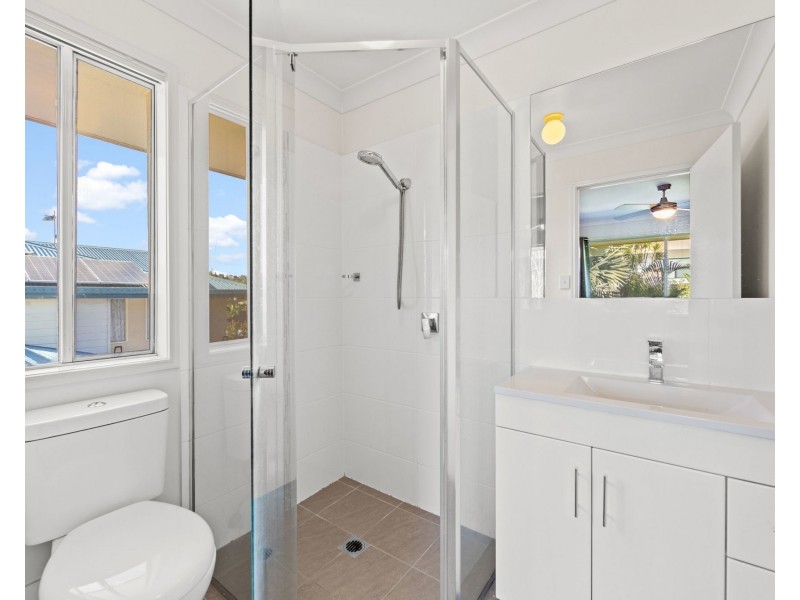 5 Napier Court, Pacific Pines QLD 4211