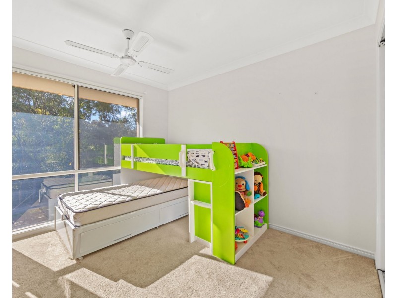 5 Napier Court, Pacific Pines QLD 4211