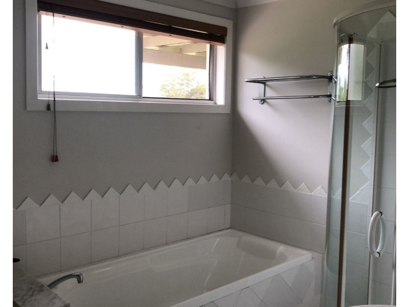 2a Louise Drive, Beachmere QLD 4510