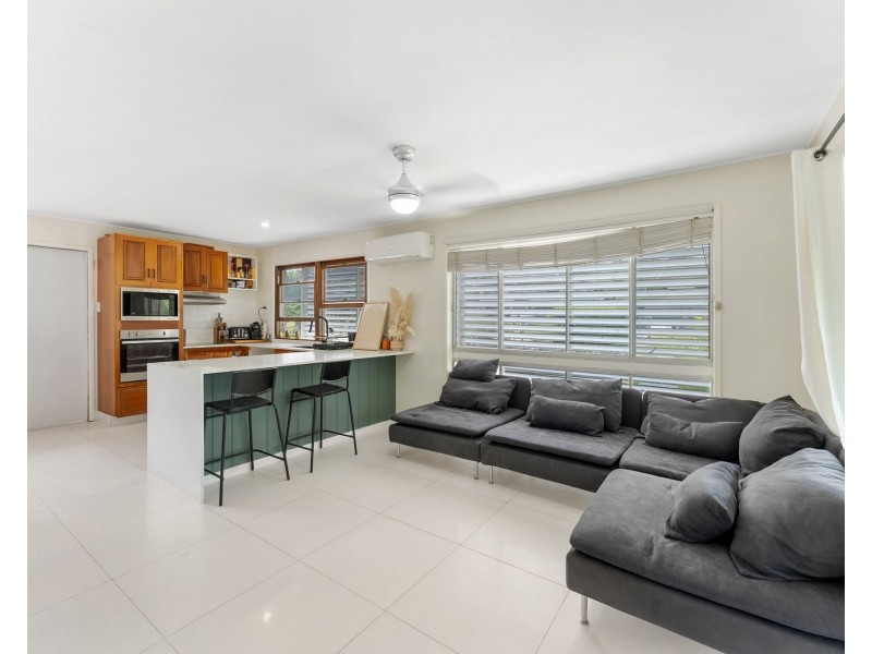 24 Folkstone Avenue, Albany Creek QLD 4035
