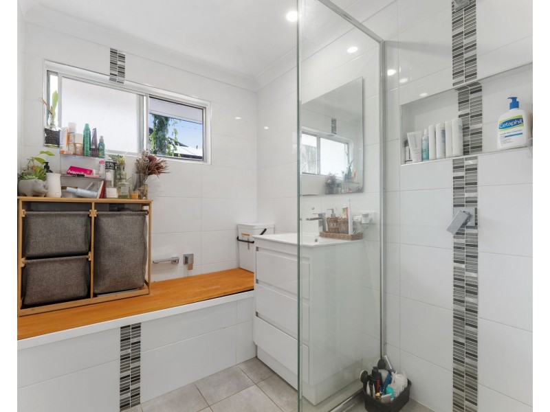 24 Folkstone Avenue, Albany Creek QLD 4035