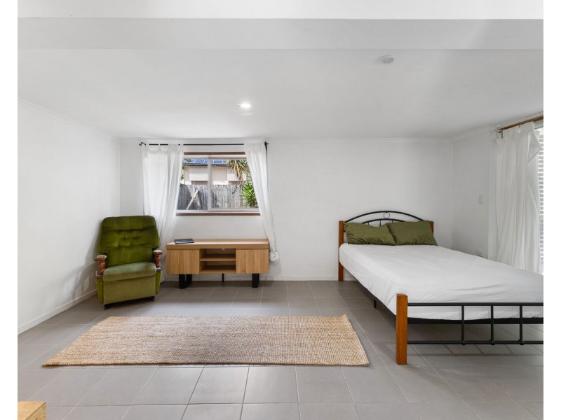 24 Folkstone Avenue, Albany Creek QLD 4035