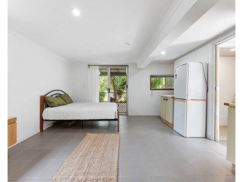 24 Folkstone Avenue, Albany Creek QLD 4035