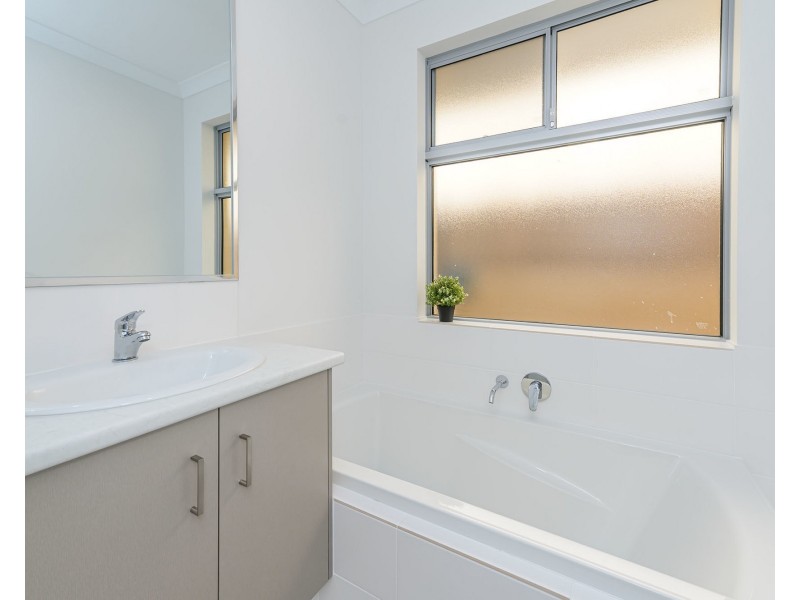 10 Bulloo Loop, Ellenbrook WA 6069