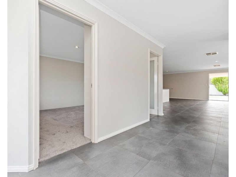 11 Eglinton Terrace, Dudley Park WA 6210