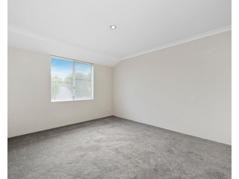 11 Eglinton Terrace, Dudley Park WA 6210