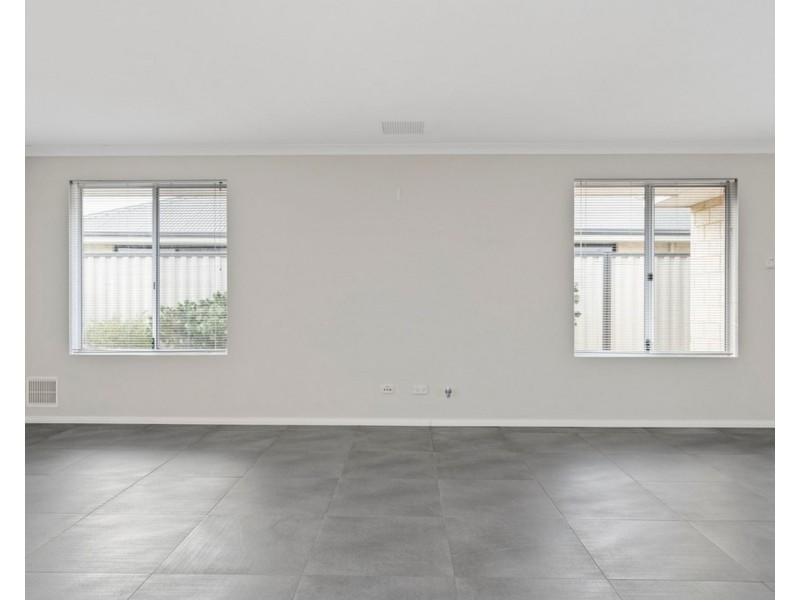 11 Eglinton Terrace, Dudley Park WA 6210