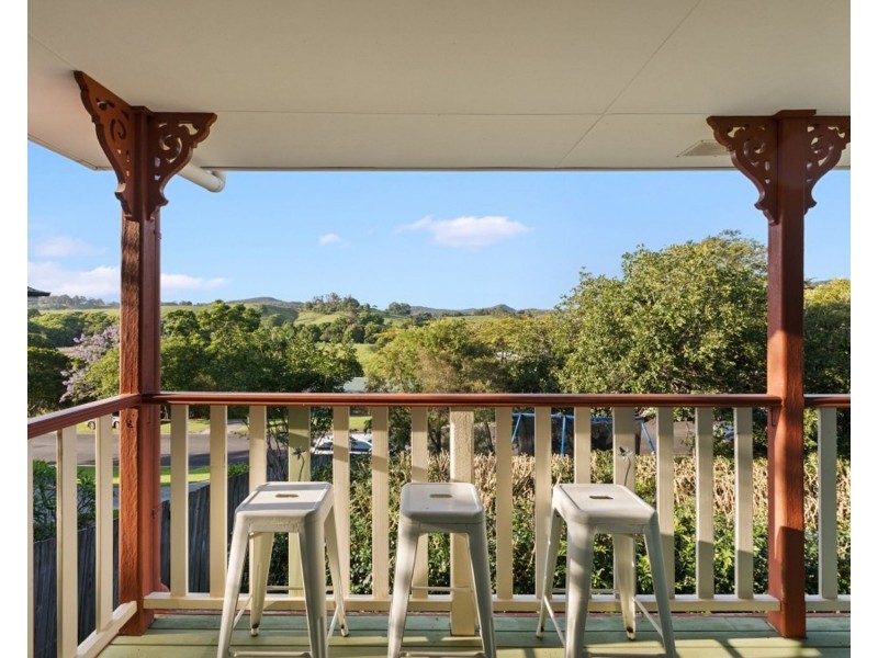 8 Yvonne Street, Highworth QLD 4560