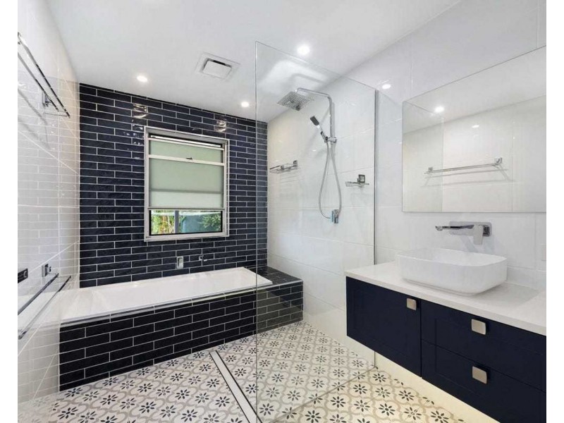 1 Auer Street, Kepnock QLD 4670