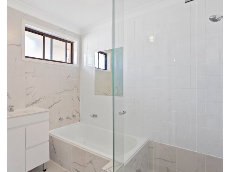 1/74 Fenton Crescent, Minto NSW 2566