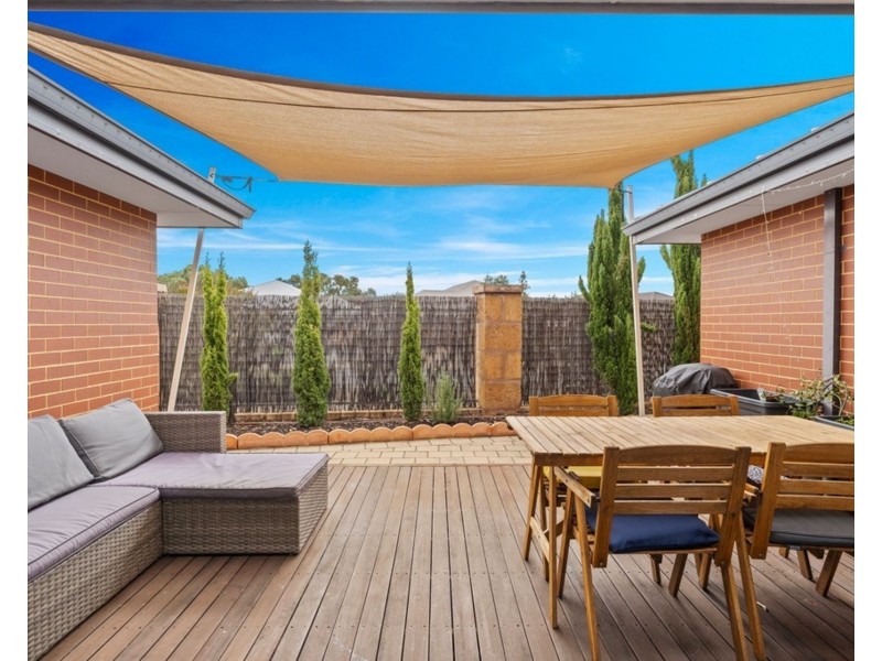 2 Hillhouse Way, Piara Waters WA 6112