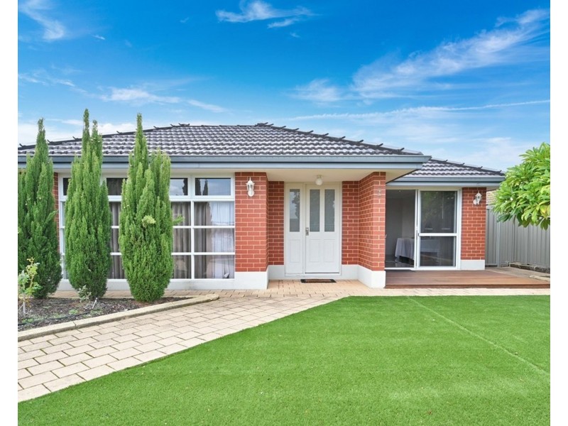 2 Hillhouse Way, Piara Waters WA 6112