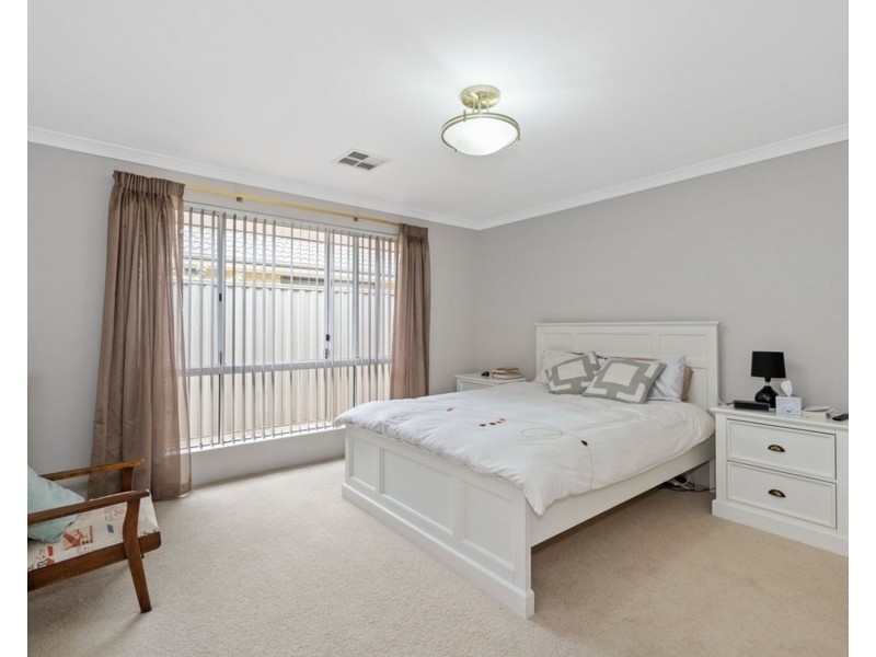 2 Hillhouse Way, Piara Waters WA 6112