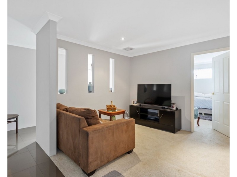 2 Hillhouse Way, Piara Waters WA 6112