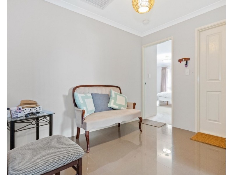 2 Hillhouse Way, Piara Waters WA 6112