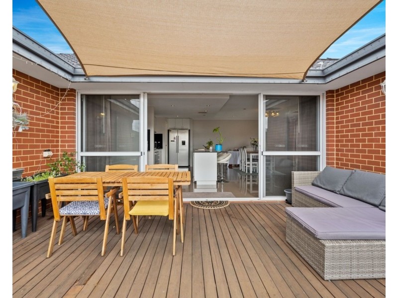 2 Hillhouse Way, Piara Waters WA 6112