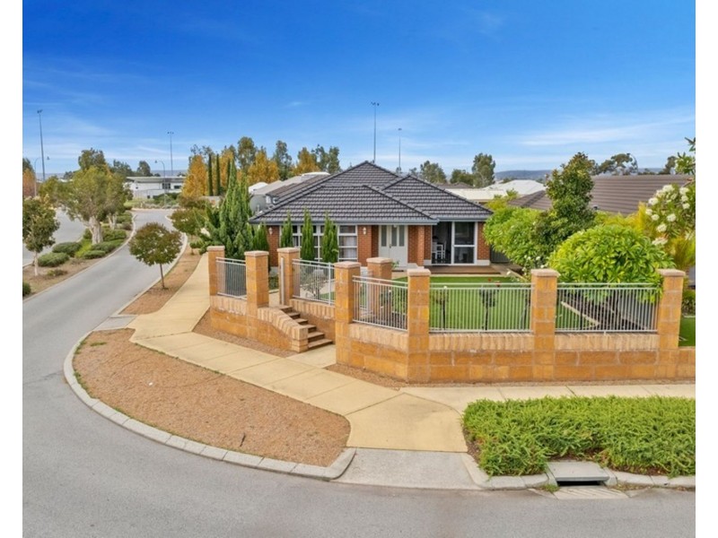 2 Hillhouse Way, Piara Waters WA 6112