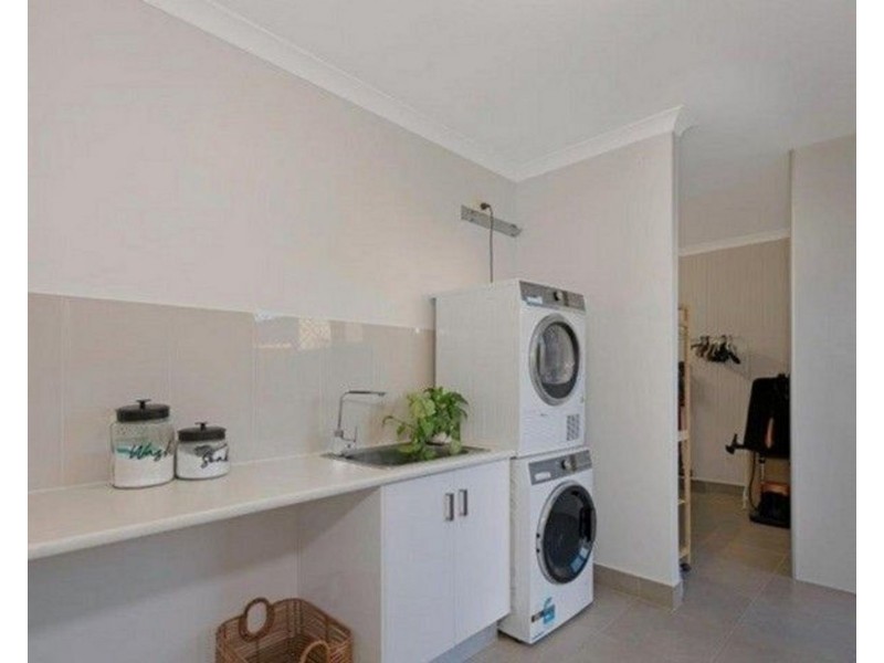 1 Dahlia Court, Kalkie QLD 4670