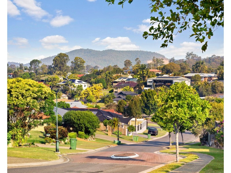 81 Hillenvale Avenue, Arana Hills QLD 4054