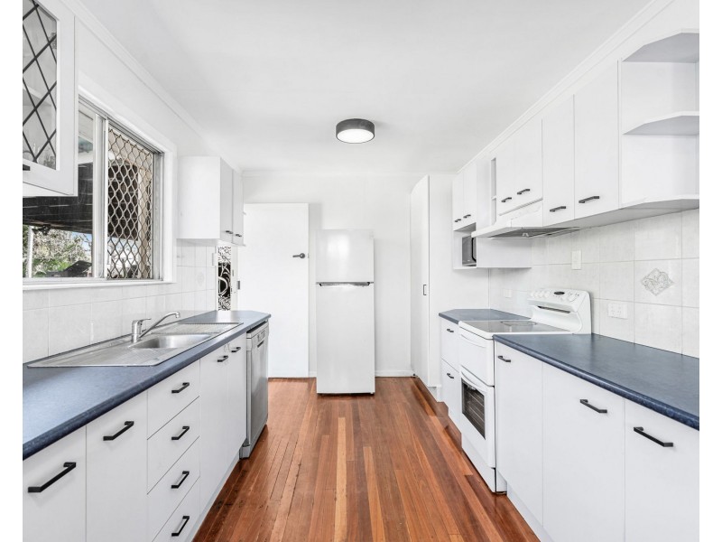 42 Roseneath Parade, Wynnum West QLD 4178